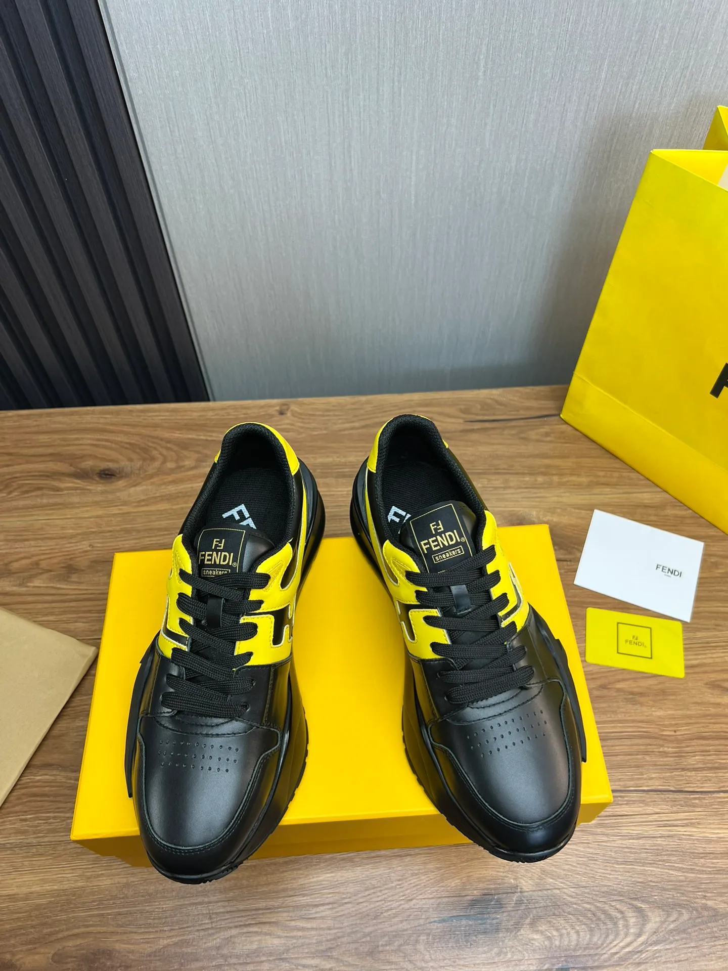 Men's shoes 💰520💰 Fendi [Fendi] hot style is on the market 🔥Fashionable casual men's shoes 🔱 Made of original cowhide + breathable mesh lining + sheepskin feet, perfect shape, top quality, you deserve it 🔜Original outsole, ultra-light, non-slip and wear-resistant 👣 Standard size 38-44 (customized in 45)